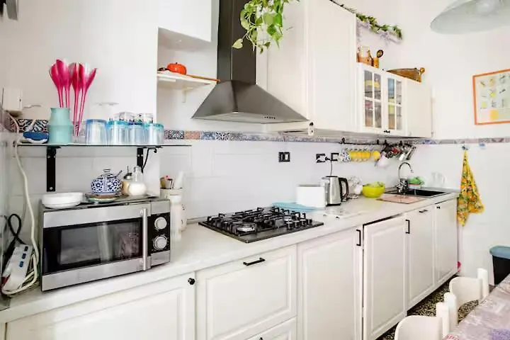 *** לינה וארוחת בוקר ג'נובה B&B Blue Home איטליה